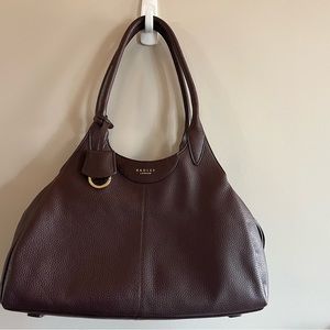 Like new large zip top leather Radley London purse
